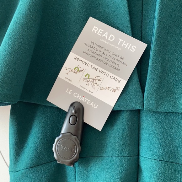 Le Chateau Bardot Dress in Emerld Green - Picture 6 of 14